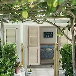 Lemon Tree House Tatil Evi Redang Island